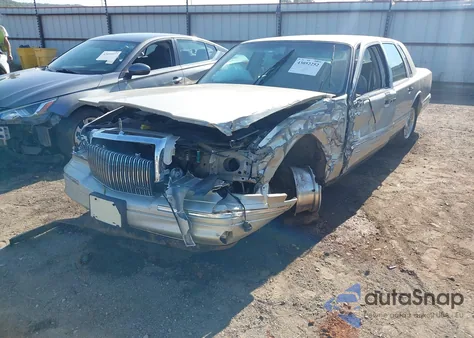 1997 Lincoln Town Car Executive z USA, uszkodzony, nr VIN 1LNLM81W8VY751886